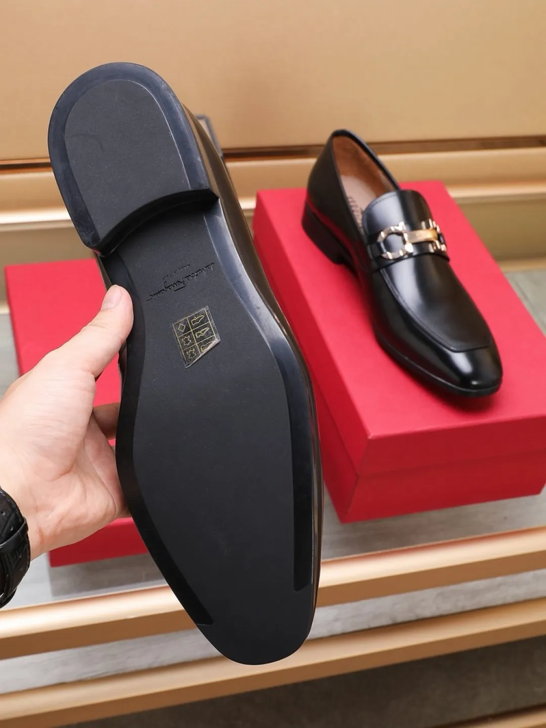 P620💰🔥《Ferragamo》👏Latest • High-end top brand luxury ~ purchasing agency, top quality ~. New fashionable business men's shoes🔜The uppers are made of original open-edge beaded cowhide➕cowhide·lining, with fine workmanship. The original stylish and soft combination wear-resistant and non-slip outsole is light and comfortable on the feet. The real thing looks better in real life. Size: 38/45